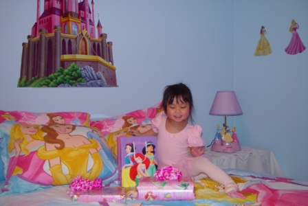 Kasen in her new princess room